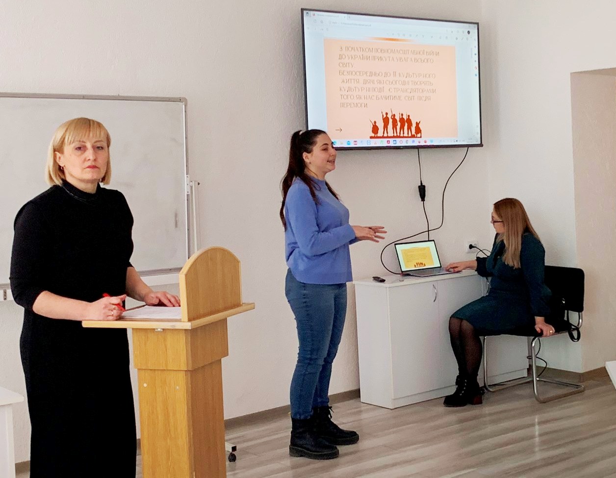 Тетяна Панченко доповідає про те, як культурна журналістика України та США протидіє російській пропаганді» 